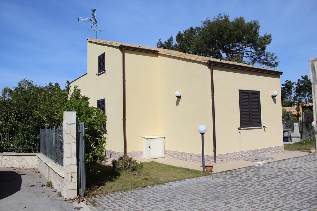 Casa Vacanze Roccella Beach Campofelice Di Roccella Exterior foto