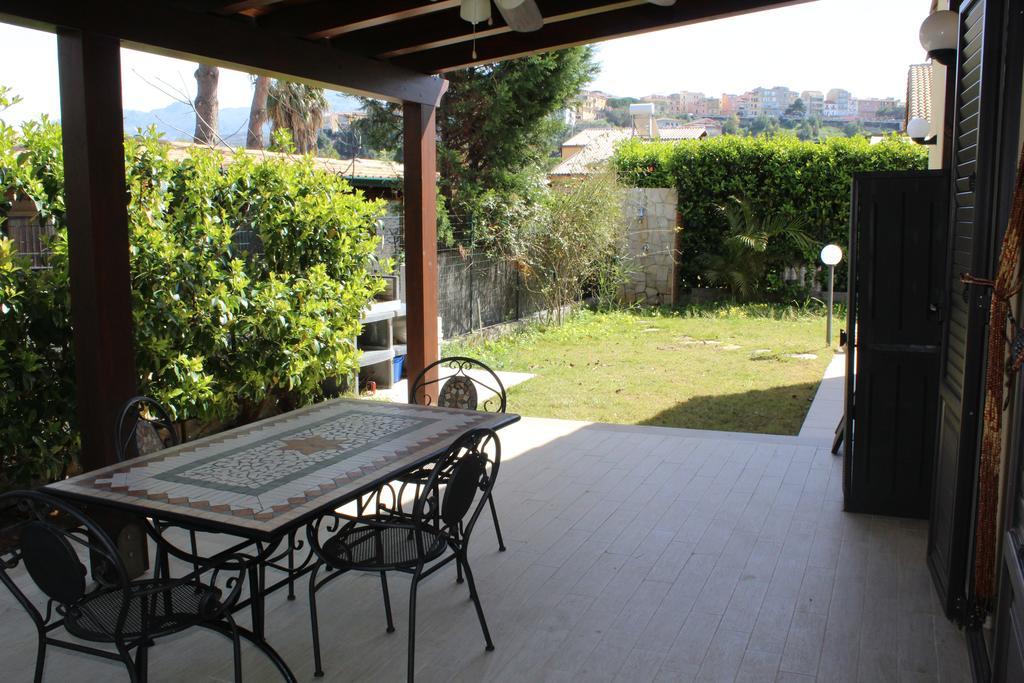 Casa Vacanze Roccella Beach Campofelice Di Roccella Exterior foto